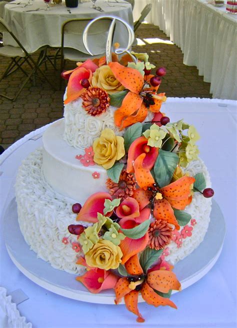 Buttercream Wedding Cake Round Wedding Cake Gum Paste Flowers Fall