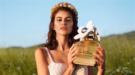 3 Perfumes De Mujer Ideales Para Las Nacidas Bajo El Signo De Cáncer Good Show España