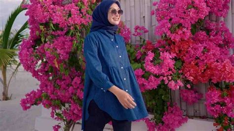 Ootd Baju Biru Dongker Mudah Berpadu Dengan Warna Lain