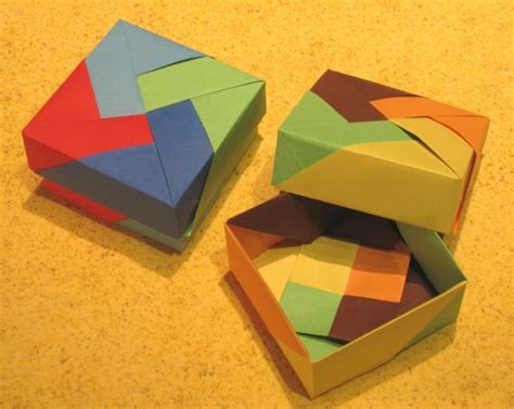 Fangen sie mit einem quadratischen bogen papier mit einer seitenlänge von 15 zentimetern an. Origami Schachteln basteln? Eine prima Idee! - Archzine.net
