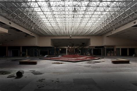 21 Hauntingly Beautiful Photos Of Deserted Shopping Malls Abandoned