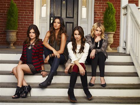 pretty little liars season 4 cast promotional photos check out the liars in these new promos