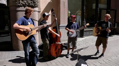 7 Secrets Of Street Performers Who Rake In A Ton Of Money