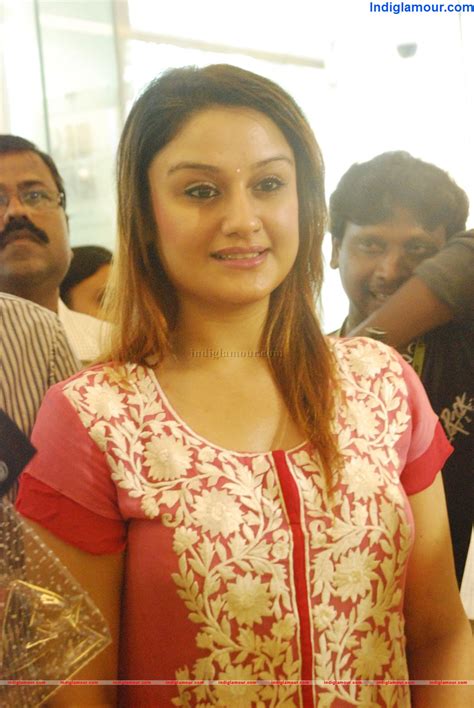 Sonia Agarwal Actress Photo Image Pics And Stills