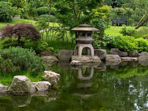 These are made from a variety of materials. How to create a Japanese garden - Saga