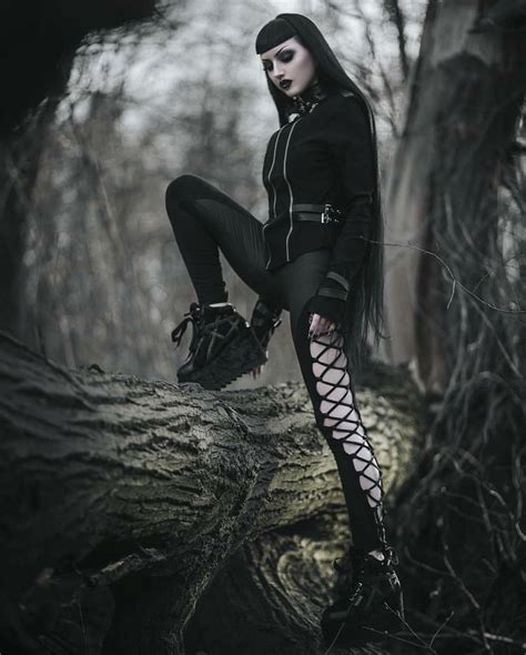 Pin By H Alv Rez On Belleza G Thica Gothic Fashion Grunge Fashion Grunge Outfits