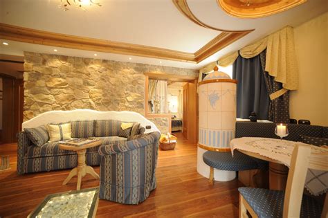 Look through exterior home pictures in different colors and styles and. Rustikale, feuerfeste Sofas für Hotels