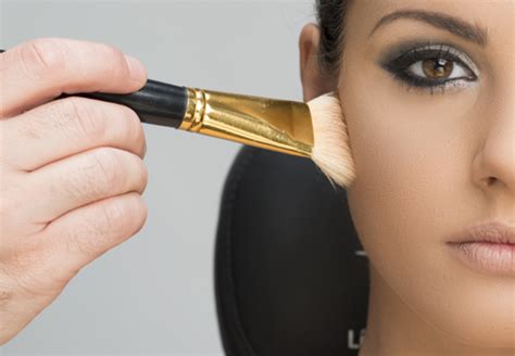Cómo Resaltar Los Pómulos Con Maquillaje Blog De Cazcarra