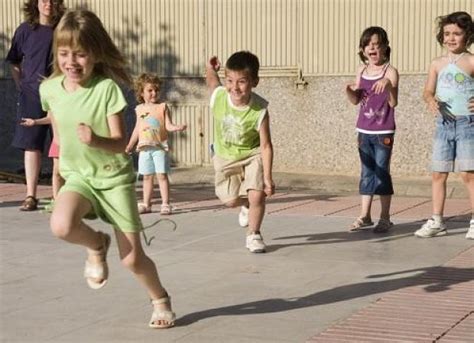 Inicio etiquetas juegos de patio. INCREÍBLE! Los 20 juegos de patio de colegio de niños de los 80