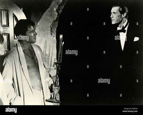 Der Schauspieler John Carradine In Einer Szene Aus Dem Film Blood Of Dracula Burg Usa