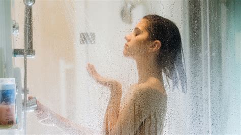 The Surprising Way Cold Showers Could Help You Lose Weight
