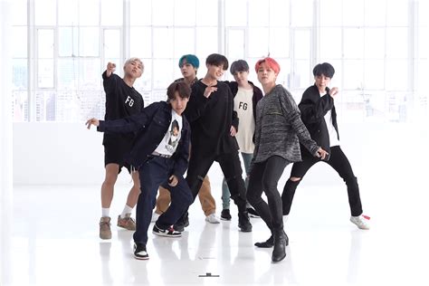 Boy with luv made history and broke several records upon its release, both in america and around the world. Dance Practice BTS - "Boy With Luv" - KoreanIndo