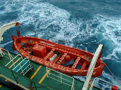 Free Lifeboat Stock Photo