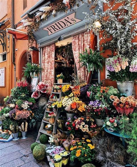 A Beautiful Flower Shop In The Heart Of Bologna Visit Our Website