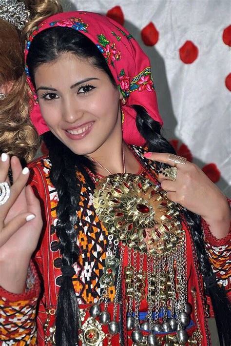 türkmen kızı Traditional outfits Folk clothing Beautiful people