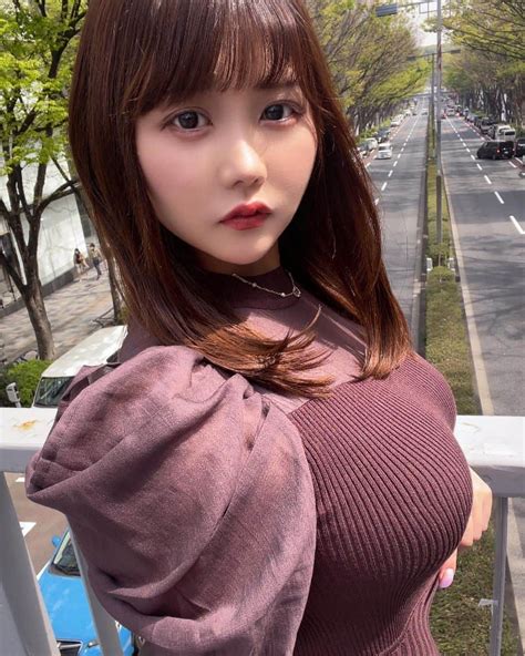 美女美容事情さんのインスタグラム写真 美女美容事情instagram 「《歩道橋の上で 💥📷💕》 ⁠ 今回ご紹介させて頂きますのは 👀 ︎⁠⠀ なな茶さん の素敵なお写真📸⁠