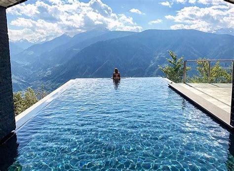 Best Infinity Pools Will Make You Want To Go On Vacay