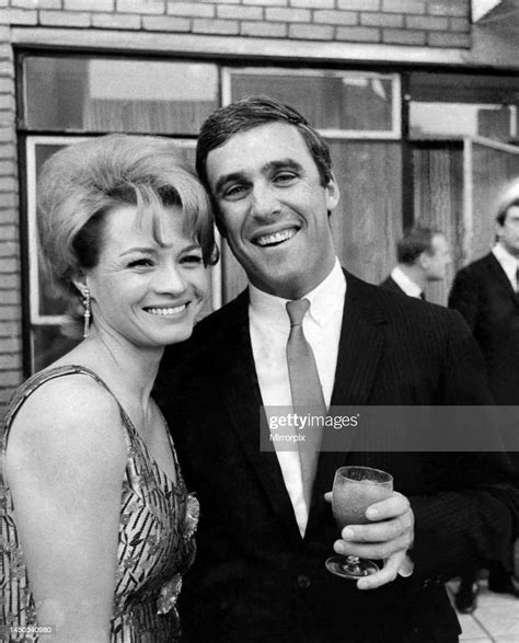 Burt Bacharach With Wife Angie Dickinson April 1965 News Photo Getty Images