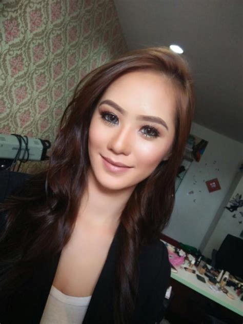 Peristiwa yang menyebabkan warda dibuang keluarga atas kebodohan sendiri yang terlalu taksub dengan layakkah warda menjadi suri hati buat mr. 5 Gambar dan Biodata Eleena Sui Pelakon Drama Suri Hati Mr ...