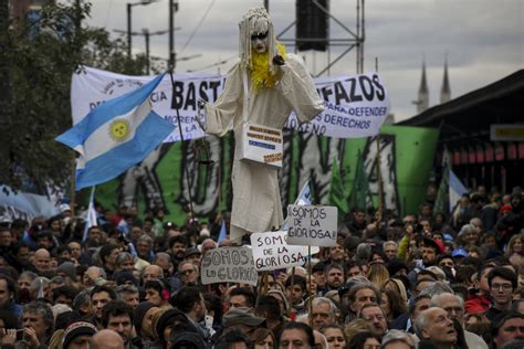 Viewfinder Thousands Protest Argentina S Latest Deal With The Imf Pacific Standard