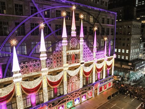 Saks Fifth Avenue Light Show 2023 Guide Key Info And More