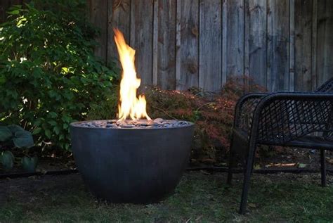 Eine tolle möglichkeit, sich für eine feuerstelle im garten zu entscheiden, die optimal zum eigenen geschmack und zum umfeld passt. Feuerstelle für den Garten - moderne Akzente für den ...