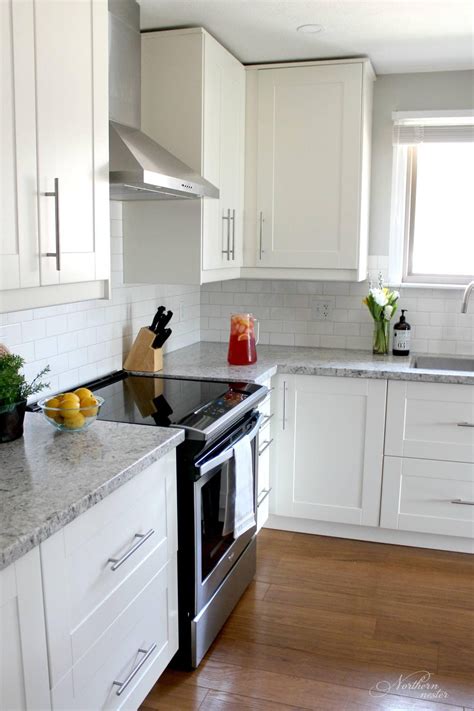 Wipe the cleaner on drawer pulls and door handles. Best Way to Clean formica Kitchen Cabinets 2020 ...