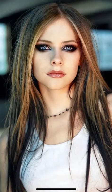 Avril Lavigne 2004 Avril Lavigne Style Rock Makeup Hair Makeup