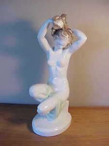 VINTAGE LARGE HEREND PORCELAIN FIGURINE NUDE BATHING BEAUTY WITH HAIR
