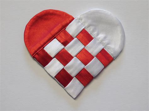 How To Make A Fabric Scandinavian Heart Weallsew
