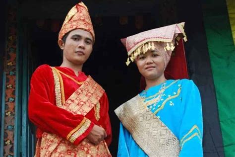 √ 15 Pakaian Adat Pria And Wanita Sumatera Barat Beserta Penjelasannya