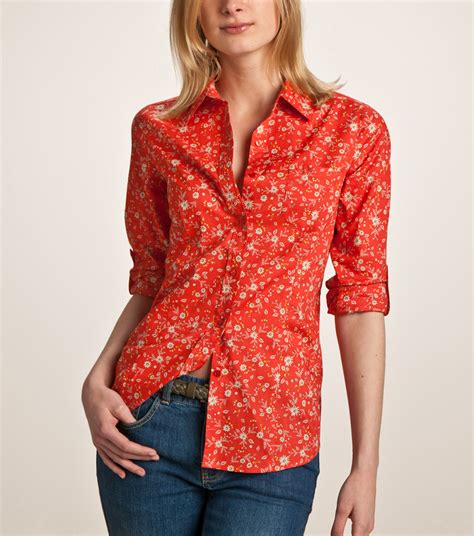 ¡no puede faltar ninguno de ellos en tu armario! Camisas de flores para mujer 2013 | Blusas de fiestas