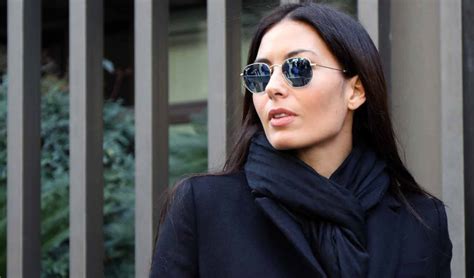 Elisabetta gregoraci entra in studio. Elisabetta Gregoraci svela il suo dramma: "Dopo il Gf ho ...