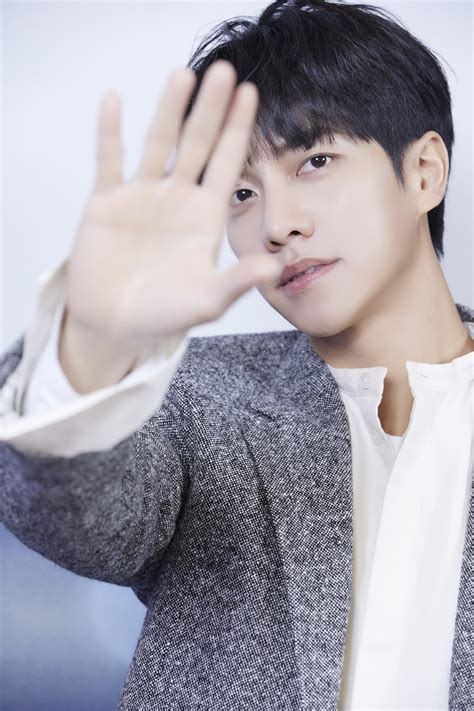 In a recent interview with fn star, lee expressed his own bewilderment at never having been approached by a female celebrity before. Lee Seung Gi Explains Why He Waited So Long To Release New ...