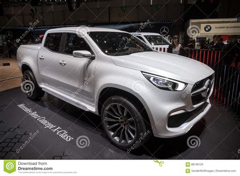 Allow us to demonstrate our commitment to excell Mercedes-Benz Concept-x-Klasse Pick-up Redactionele Stock ...