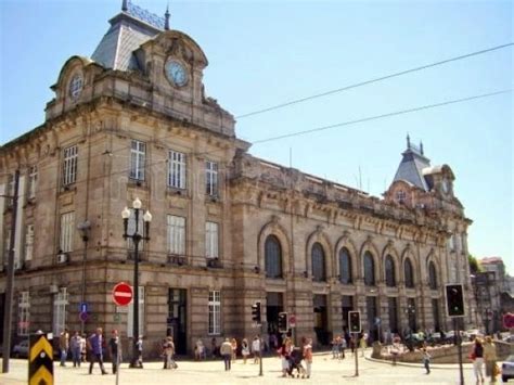 Si necesitas guardar tus maletas por unas horas o durante todo el día en oporto, tienes a tu disposición varios casilleros donde puedes hacerlo. SANGRE JACOBINA: Estación de Sao Bento, la distinguida ...