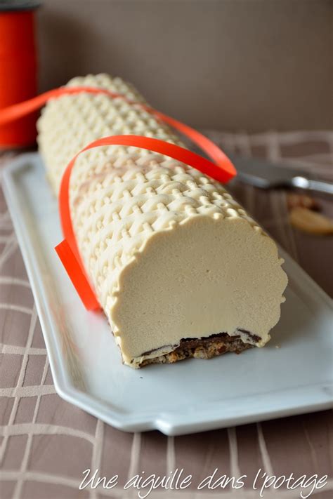 Une aiguille dans l potage Bûche chocolat dulcey insert mangue -passion