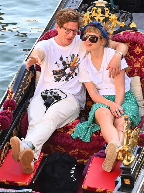 James Norton And Imogen Poots Kiss On Romantic Gondola Ride In Venice Wsbuzz Com