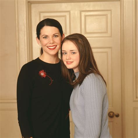 Set in a storybook connecticut town populated by an eclectic mix of dreamers, artists and everyday folk, this multigenerational drama about family and friendship centers around lorelai gilmore and her daughter, rory. Gilmore Girls S1 Cast: Lauren Graham "Lorelai," Alexis ...