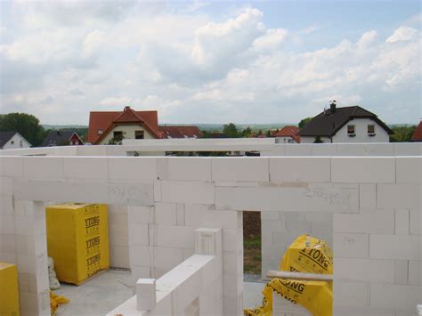 Als massivhaus wird ein haus bezeichnet, das in der traditionellen bauweise mit schweren steinen und betonmauern gebaut wird. Sicher ins Eigenheim - Wir bauen ein Haus