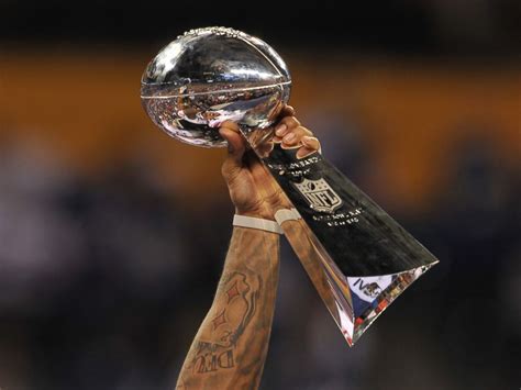 I think every kid that grows up playing football dreams of one day being able to hoist the trophy. Super Bowl 51 Betting Tips and Offers 2017