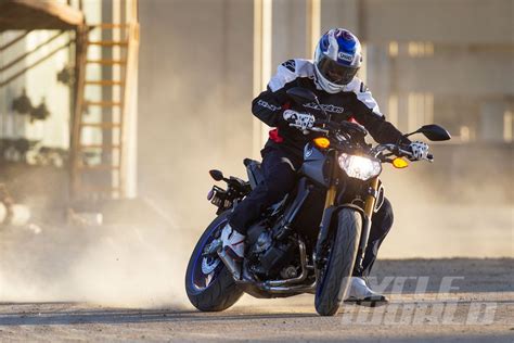 Yamaha Fz Naked Sportbike Motorcycle Review Photo Gallery Cycle
