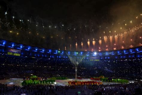 وأهدت العداءة البحرينية، كالكيدان جيزاهيجن، أول ميدالية لبلادها في دورة الألعاب الأولمبية الصيفية. المفوضية - الألعاب الأولمبية تسدل الستار على أول مشاركة تاريخية لفريق اللاجئين