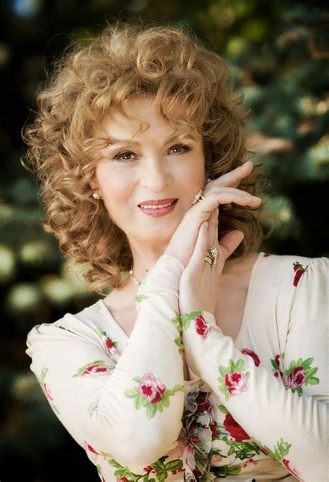 Angela similea (born 9 july 1946 in 1 decembrie, ilfov county) is a romanian female pop star who was famous for pop music easy listening music in the 1980s. Angela Similea este sarbatorita zilei de 9 iulie - Exclusiv