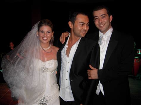 Serdar ortaç, sera tokdemir edit: BU GECE!.. SERDAR ORTAÇ'IN AĞABEYİNİN DÜĞÜNÜNDE YALNIZCA ...