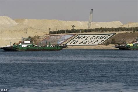 Kênh đào được xây dựng giữa biển đỏ và địa trung hải để rút ngắn tuyến vận tải biển giữa châu á và châu âu. Ai Cập khánh thành kênh đào Suez mới | VTV.VN