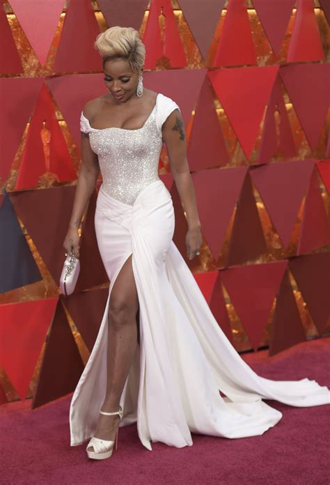 Oscars 2018 Mary J Blige Wears Custom Atelier Versace