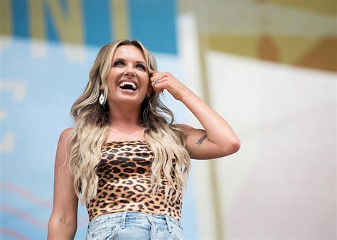 Carly Pearce Shares The Egg Cellent News Of Her Cma Nod