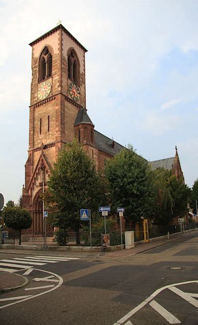 Jun 15, 2021 · die kirche sei ein würdiger ort für die modernen kreuzwegstationen und sakrale kunst im allgemeinen, ich habe das gefühl, die arbeiten kehren hier heim, denn da gehören sie hin, sagte graselli, der selbst der pfarrgemeinde maria namen angehört. Maria-Himmelfahrt Kirche