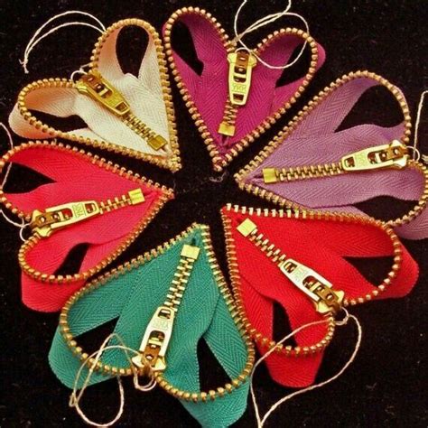 Pin By Candice Fernandes On My Style Zipper Crafts Zipper Flowers Zipper Jewelry